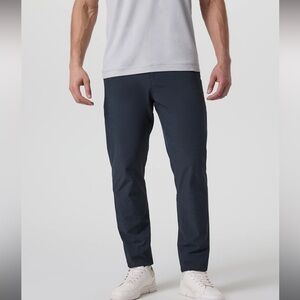 Vuori Men's Navy Pants size 38
Cascade tech chino pant